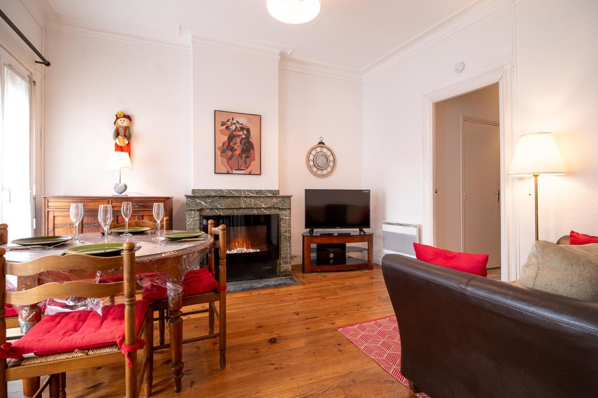 Joli T2 Bagneres De Bigorre Centre Apartment Bagian luar foto